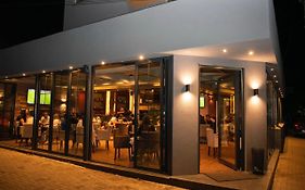 Griffon Bar Food Apartments